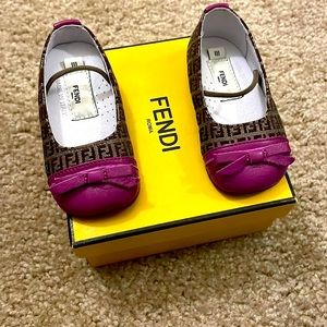 Fendi baby flat, magenta size 3